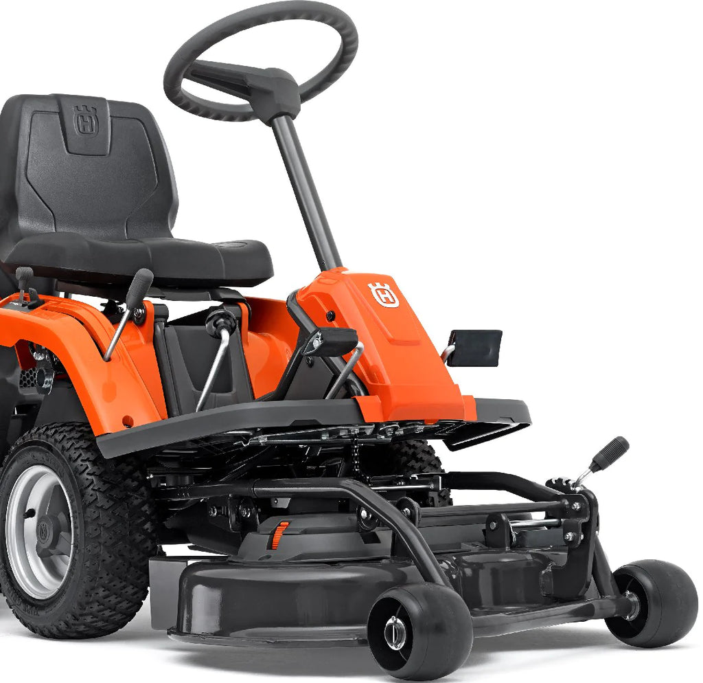 Husqvarna R 112C mit Mähdeck Combi 85 – Winterpaket mit Schneeschild, Gummileiste und Schneeketten – Modell 2025