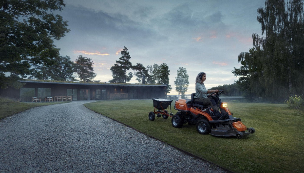 Frontmäher HUSQVARNA R 216T AWD inkl. Combi Mähdeck 103cm